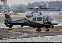 Если у вертолёта Eurocopter AS365

удалить задний винт "фенестрон" и заменить его стандартным плоским хвостом с двойным вертикальным стабилизатором и рулём, установить короткие крыльевые консоли с дополнительными тянущими винтами и заменить родной чётырёхлопастной винт на пятилопастной от Eurocopter AС365, то получится Eurocopter X3.

Тянущие винты создают противодействие реактивному моменту, создаваемому несущим винтом (несущий винт создает побочную силу, раскручивающую сам вертолет). Ввиду этого, конструкторам удалось отказаться от хвостового рулевого винта, который обычно противодействует реактивному моменту.
X3 был создан для изучения концепции создания скоростного вертолета и возможностей борьбы с рисками разрушения несущего винта и эффектами аэродинамического подхвата, возникающими у вертолетов на высоких скоростях.
Кроме того, исследуется перераспределение подъемной силы (при достижении максимальной скорости от 40 до 80% подъемной силы создают небольшие консоли крыла по бокам фюзеляжа).
Х3 впервые взлетел в 2010 году на авиабазе ВВС Франции неподалеку от Марселя. В 2011 году вертолет разогнали до 430 км/ч, используя менее 80% мощности двигателей. В 2013 году, после модификации ряда аэродинамических элементов, вертолет удалось разогнать до скорости в 472 км/ч в горизонтальном полете и до 487 км/ч в пикировании. Этим он побил рекорд скорости прототипа Sikorsky X2.
Успешный опыт испытаний Х3 дал повод Eurocopter и, ныне, Airbus Helicopters объявить о продолжении исследований и создании новой модели H3 к 2020 году.