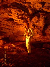 Я в Кунгурской ледяной пещере был полтора десятка раз за 40 лет. 
С самого юного возраста до ужа вполне солидного.
Конечно, как турист и по кручам и органным трубам не лазил. 
Хотя, иногда с тропы сходил.
И каждый раз видишь что-то интересное.