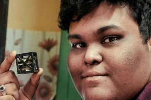 так и хочется к фото дописать: 18-летний парень построил самый лёгкий спутник в мире...И СЪЕЛ ЕГО