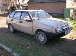 Моя первая машина 2109. Когда я ее купил ей было 18 лет. Хорошая машина.