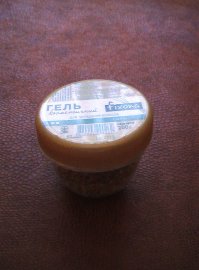 А во так стала выглядеть баночка из под геля для волос, прошедшая полный цикл в посудомойке :). Теперь в ней корм для рыбок храним.