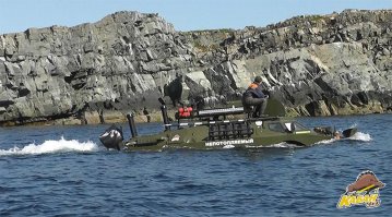 Это понятно. На крайняк, можно и подвесной мотор на корму приспособить. 

Люди вон, даже на БРДМ-2 вешали, как "запасной", вместо весел. :)