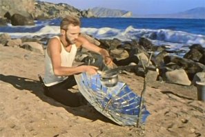 изобрел )
я это изобретение еще в Юном Технике видел. лет 25 назад. а до этого в фильме Три плюс два 1963 года. а до этого помнится кто-то поджег вражеские корабли. направив отраженный от полированных медных щитов солнечный свет (хотя последнее может и миф)