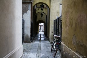 я вообщет с Мюнхена. с ним и сравниваю.
в Москве был один раз в диком детстве и ничего толком не помню.
по поводу полскогастеров - зачем мне врать???
по поводу отреставрировано - поставлю тебе сюда фото из этого же поста.
эти зассаные углы называются чистыми и отреставрированными???
мне очень тогда жаль то, с чем вы сравниваете...