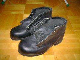 Сапоги с портянками  - вообще вещь! От -30 до +30 в них комфортно... лично проверил.