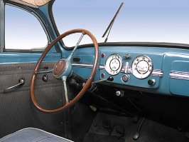 это не Москвич-401, это вообще по-моему иномарка какая то. нижнее фото Москвич-401