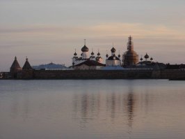 Мои Соловецкие приключения:
1. ой, цветет черника...
2. Пейзаж с Секирки
3. Просто елочка на Муксалме
4. Белая ночь над монастырем (примерно три часа ночи)