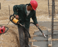 Вообще-то, строительный вибратор выглядит иначе