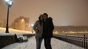 ХЗ, моя жена - мой попутчик. Она готова к долгим пешим переходам, может ночевать и в хостелах. Я знаю английский, она - французский. Сколько объездили вместе, всегда было круто и весело.