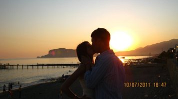 ХЗ, моя жена - мой попутчик. Она готова к долгим пешим переходам, может ночевать и в хостелах. Я знаю английский, она - французский. Сколько объездили вместе, всегда было круто и весело.