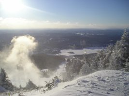 Ну вот я и говорю - посмотрел с удовольствием. Виды с горы на долину с озером замечательные просто. Качество, путь не самое лучшее, но представление дает. Я зимой когда на лыжи езжу, стараюсь в горки, где снизу вода (летом) ездить. Зрелище, захватывает дух.