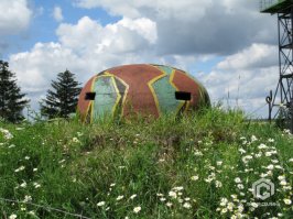А на этой фотке не вход как ты указал. А капонир под бранеколпак. Что то вроде такого. Для наблюдения. Так что аффтор, впору тебе ставить жирный минус. За хреновый копипаст
