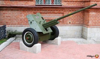 Да ... 45-ки были и остаться одним  из символов войны. Легкая, надежная, массовая пушка. Ее даже в 1942 году модернизировали, что бы как то по быстрому решить проблему недостатка орудий ПТО. Немцы ведь тоже не сидели сложа руки. Во время  войны паралельно идет война умов (конструкторов) или брони и снаряда. А тогда небезызвестный тов. Устинов ох как много ... намудил. Лоббируя "группировку своих товарисчей".