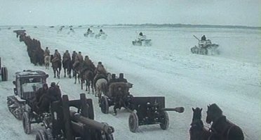 А где "Горячий снег"?
40 танков Т-34 с экипажами
16 орудий (дивизион) с бойцами
30 лошадей из конного батальона при "Мосфильме"
И солдаты-срочники для атак и постройки строений в кадре