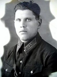 Мой дед по маме Иван Берёзкин окончил военное училище в Бресте в мае 1941-го, получил лейтенантские кубики и - вот повезло человеку, иначе и меня бы не было! - получил назначение на Дальний Восток, японцев сторожить. Всю войну там просидел, рвался на фронт, но успел получить свою войну, участвовал в разгроме Квантунской армии, заслужил орден Красной Звезды, дослужился до майора. Не знаю, может, участвовал и в этой операции. Умер, когда я еще малышом был. Светлая память...