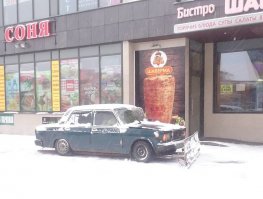 Мне кажется , что для России , навесные лопаты и цепи должны идти в заводской комплектации . :)