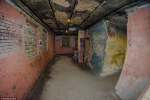 Это точно бункер? А окна кирпичами заложили, что бы советские снаряды не пролетели.
