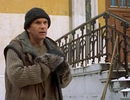 Хороший актёр. Больше всего понравилась его игра в фильмах "Классик" и "Мусорщик".