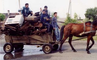 Ромалэ и Чявалэ уже выехали. Похоже там есть чем поживиться.