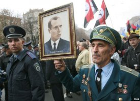 или в Киеве под знамёнами ходят.