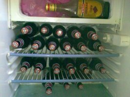 Мой холодильник выглядит примерно так ... в розовом пакете таки пельмени =с)