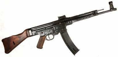 И да простят мне....Папа АК - Stg44...Правда с рядом определённых мутаций, доработанных и модифицированных Калашниковым