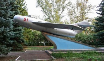 Во дворе, перед зданием бывшего Оренбургского летного училища установлен небольшой серебристый самолет-истребитель МиГ-15. Надпись на постаменте гласит:  На этом самолете летал первый в мире летчик-космонавт Ю. А. Гагарин .