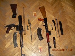 Хватит постить туфту детсадовскую - общее у них только принцип действия автоматики. А если брать принцип отвода пороховых газов с ходом поршня как основу автоматику то дедушкой Stg можно назвать например СВТ-40.
