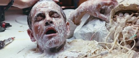 Эротизм? Хм...не думаю. Да и было уже в Чужих...