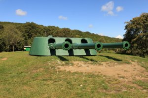 4. следующее место - ворошиловские батареи
По пути к ним удивило, что есть трасса и... бац тупик. Сворачиваем направо - там уже грунтовка