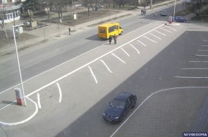 Мастер своего дела: профессиональный рисовальщик разметки на парковке