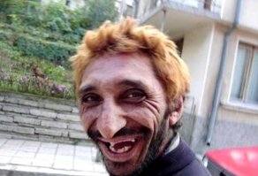 Ну, вот я. Найди во мне хоть один изъян. Девки так вешаются на шею