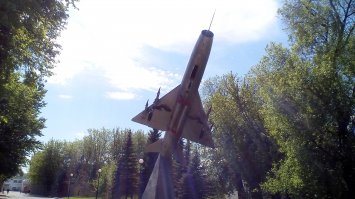 У нас на заводе есть памятник Су-9, к сожалению без таблички.