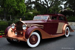 Это можно отдаленно сравнить только с этим. Ролс на фоне этого красавца конечно проигрывает.