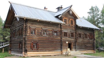 Есть под Арханом музей деревянного зодчества "Малые Корелы".  Вот где можно полюбоваться истоками. К сожалению свои фотки не сберегла(( , вот то что есть в инете: