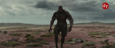 Живучие гады) хорошо хоть не размером с корову