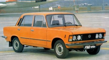 А вот еще такая польская инкарнация шахи, Полонез называется. Клепали до начала 90-х и вала машин из Германии. Гниет, но умеренно. Год от года все меньше (ездим с материка в Калининград), но даже сейчас иногда встречается.