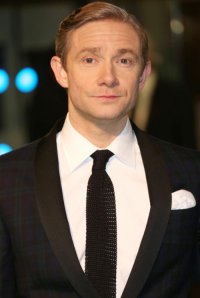 Хоббит реально унылый фильм и всё дело в актёре,он вообще везде играет с 1 выражением лица.