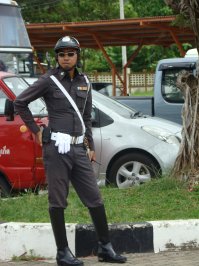 Тайский полицейский.