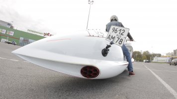 А что не дали ни одной фотки с человеком в седле?