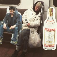 Гуру фотошопа, бомжиха как настоящая. Как будто всегда там была.