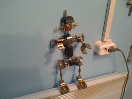 Уникальные украшения из старых электронных деталей