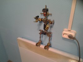 Уникальные украшения из старых электронных деталей