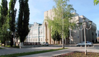 Почему то а этом посте только фотки пригорода, и пром зоны. Обидно как то =(