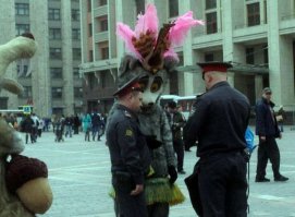 Как эти холопы посмели остановить короля Джулиана?!