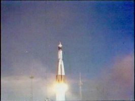 пуск ракеты-носитель *Союз* с автоматической межпланетной станцией *Луна*