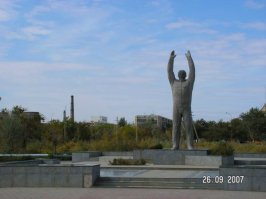 Монумент в честь Ю.А.Гагарина в г.Ленинск(ныне -Байконур)