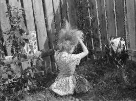 Такого дяди племянница, а вавилоны на голове устраиваешь!