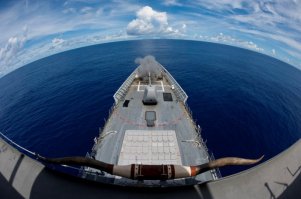 Поздравляю автор - ты балбес .
На последнем фото крейсер США тип "Тикондерога".