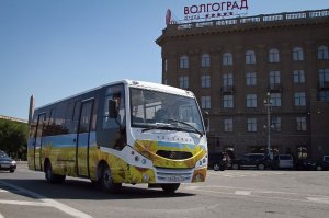 Вот это катается по Волжскому уже довольно давно- сгнили напрочь,они построены на базе скании. от нашего заводика только крявый кузов со всеми неудобствами. Вот этот недоавтобус катается у нас не долго, но все кто хоть раз катался на шишиге- сможет по достоинству оценить все его уникальные качества. А уж распиарить пару тройку прототипов и сорвать под это баблишка, так эт каждый и завсегда сумеет.